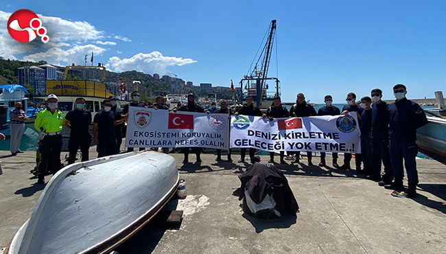 Çevre Günü nedeniyle denize daldılar...