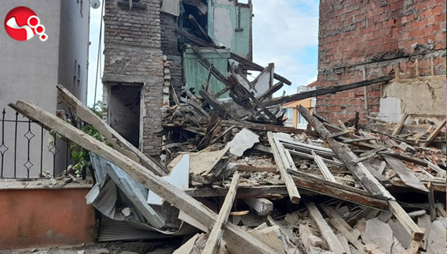 Büyük gürültüyle çöktü!!!