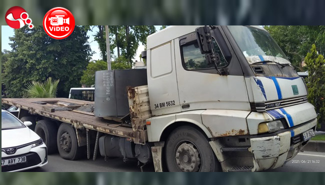 Kamyon ikiye ayrıldı!!!