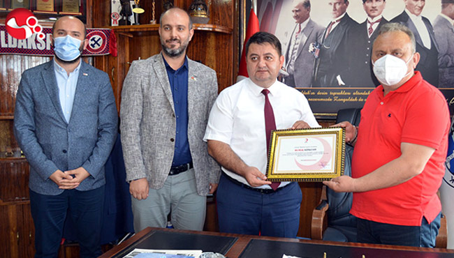 Kızılay’dan GMİS’e “Bu Hilal Sizinle Var” Belgesi