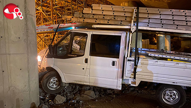 İnşaat halindeki viyadüğe girdi:Yaralılar...