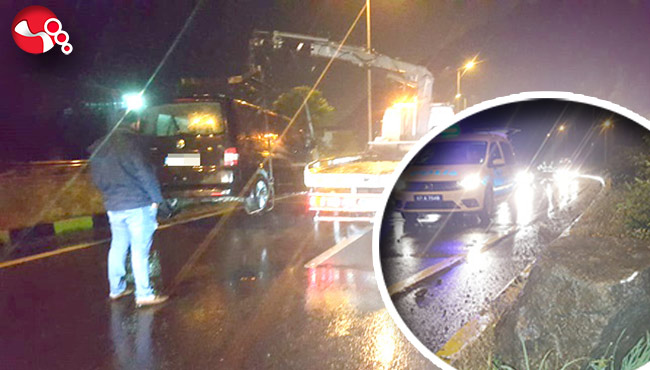 Yola düşen kaya parçası hafif ticari kamyonete zarar verdi!