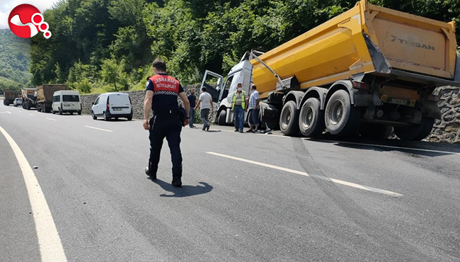 Yola mazot döküldü art arda kazalar yaşandı!