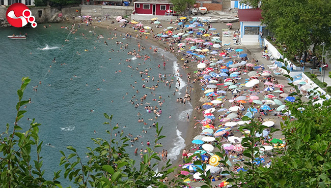 Serinlemek için plaja akın ettiler…