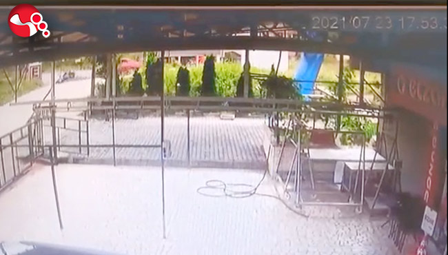 Ana yoldan yan yola girerken çarpmış…