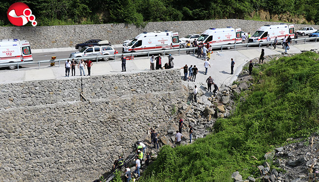 30 metreden şarampole uçtu: Can kaybı ve yaralılar var!