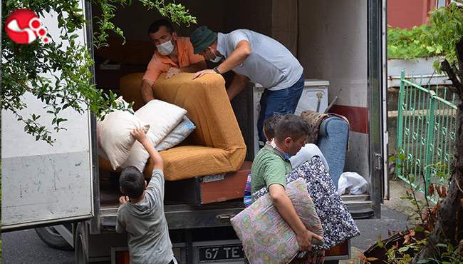 Evi yanan aileye yardım eli