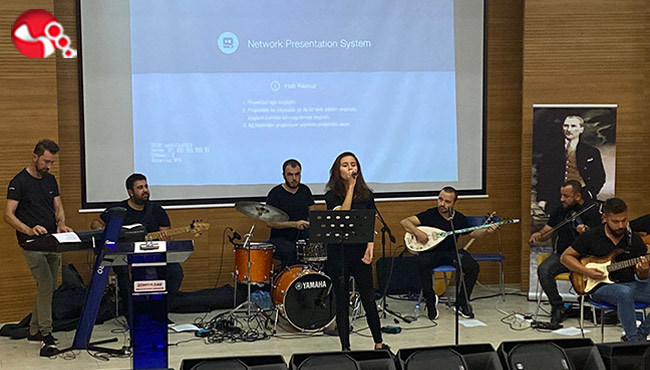 Yangından mağdur olan çocuklar ve hayvanlar için konser düzenledi