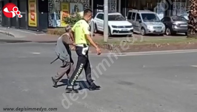 Alkışlar Polis Memuruna...