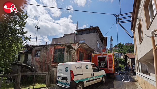 Çatı katında yangın paniği