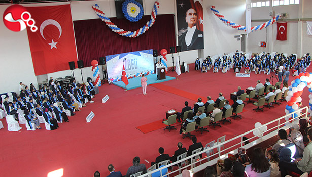 Devrek Meslek Yüksek Okulunda mezuniyet coşkusu