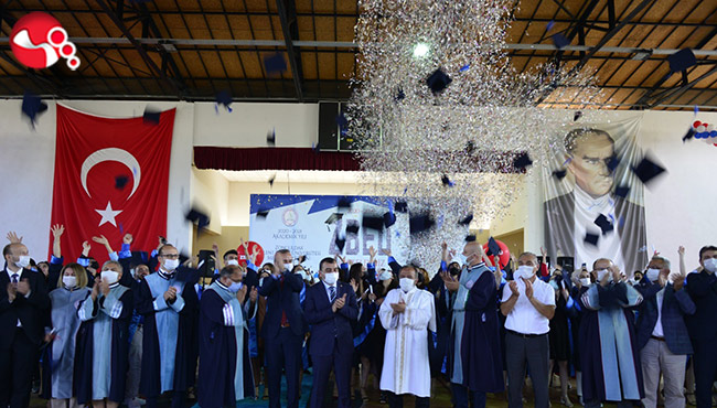 BEÜ'de mezuniyet coşkusu