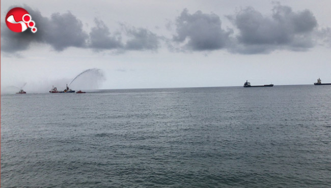 Römorkörler su gösterisi