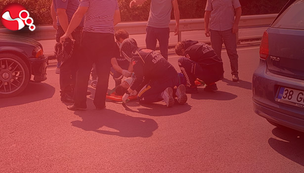 Otomobil yaya geçidinde yayaya çarptı