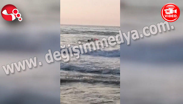 Gençlerin denize girdiği o anlar cep telefonlarına yansıdı!..