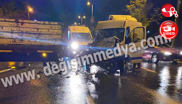 Kamyonet TIR'a çarptı!!!