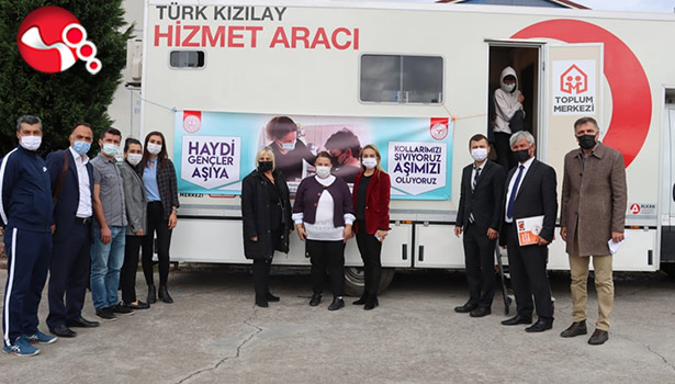 Öğrenciler okullarda aşılanıyor…