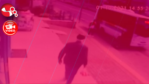 Durakta beklediği otobüs çarptı!!!