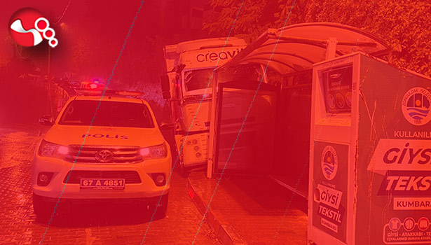 Kamyonet yolcu durağına çarptı