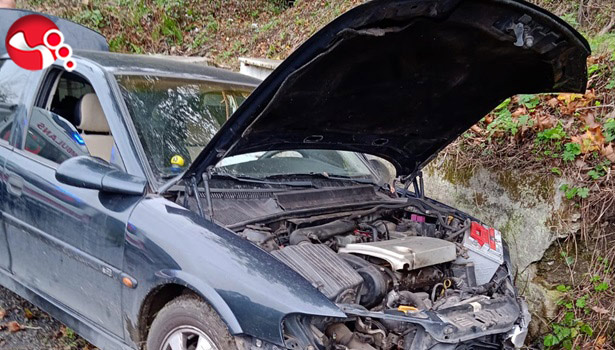 Duvara vurarak durabildi!...