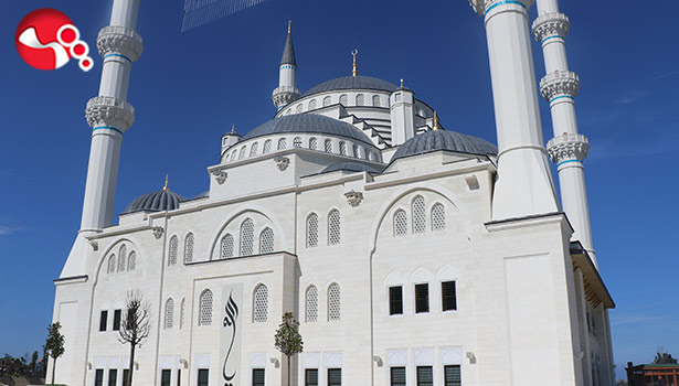 Uzun Mehmet Camii'ni kaç kişi ziyaret etti?