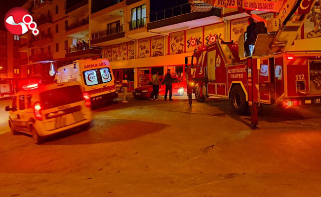 Küçük kız kapıyı açmayınca...