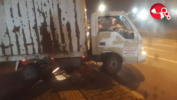 Erken manevra yapınca kaldırıma çıktı!..