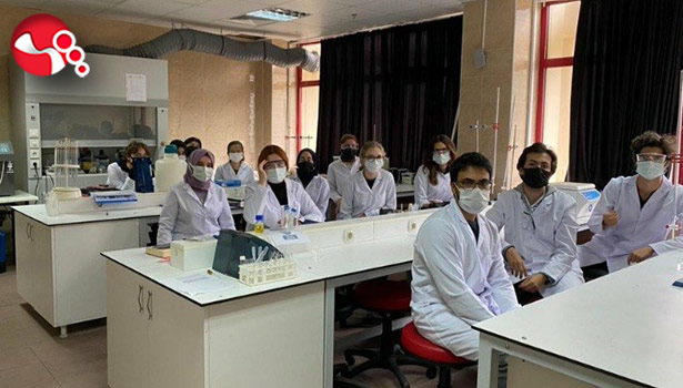 Eczacılık Fakültesi öğrencilerine uyum eğitimi