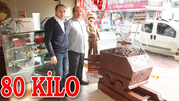 UZUNMEHMET'İN 80 KİLOLUK PASTASINI YAPTILAR