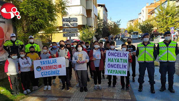 Öğrenciler “Yayalar Kırmızı Çizgimizdir Farkındalığı’”oluşturdular