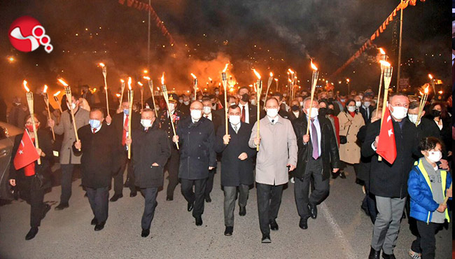 Fener Alayı geceyi aydınlattı