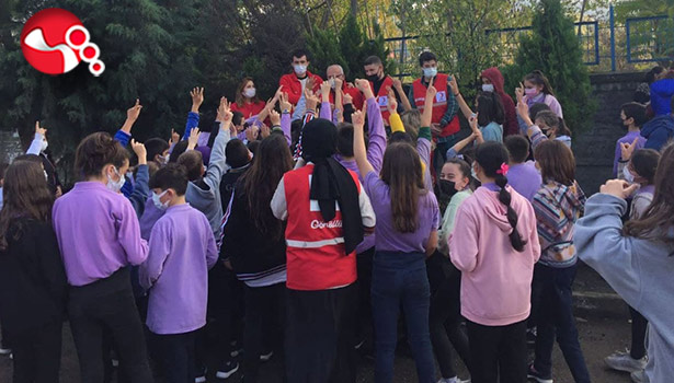 Kızılay gönüllüleri öğrencilerle bir araya geldi