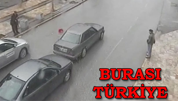 DÜZCE'DE İLGİNÇ KAZALAR MOBESE'DE