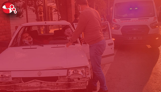 Otomobil duvara çarptı