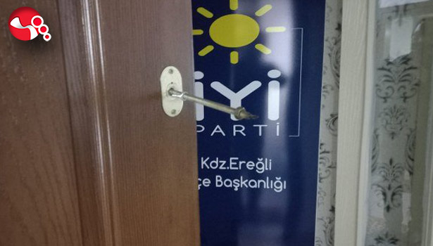 Kapıya bırakılan demir çubuk endişe yarattı!!!