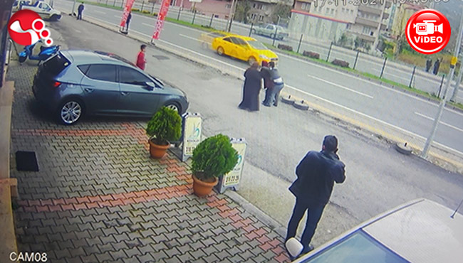 Engelli oğlunu sırtına alıp dışarı koştu:: İşte o anlar...