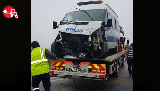 Polis aracı kaza yaptı!..