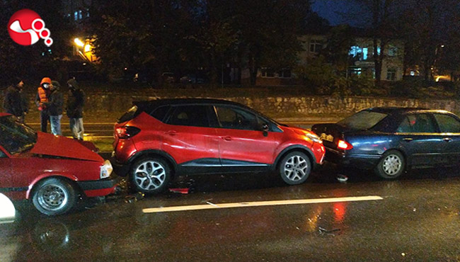 3 araç birbirine girdi