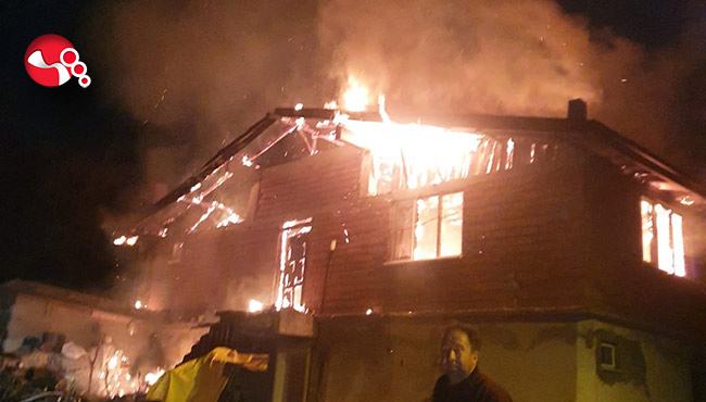 Çatı yangını paniğe neden oldu