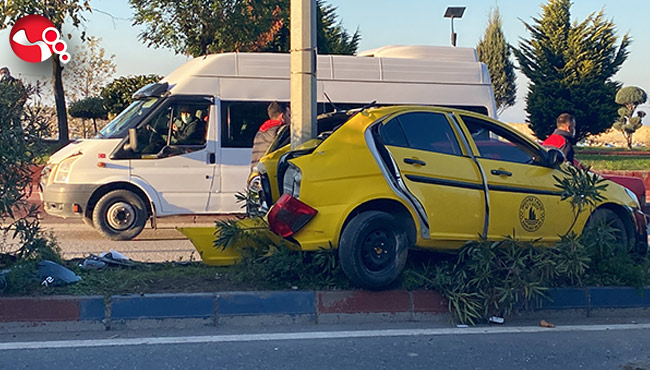 Ticari taksi kontrolden çıktı,direğe çarparak durabildi