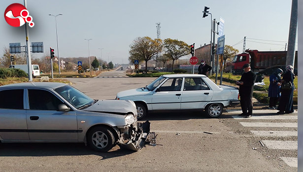 Kavşakta çarpıştılar