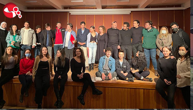 Devlet Tiyatrosu oyuncuları öğrencilerle buluştu