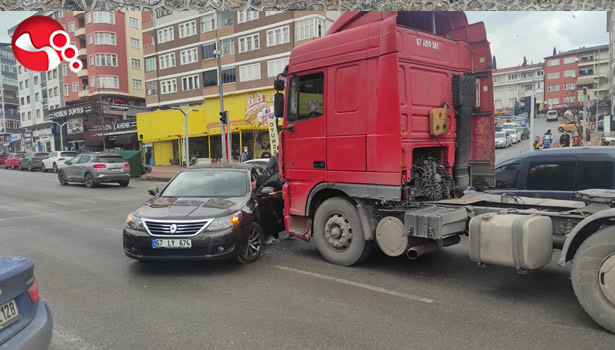 TIR ile Otomobil çarpıştı!..