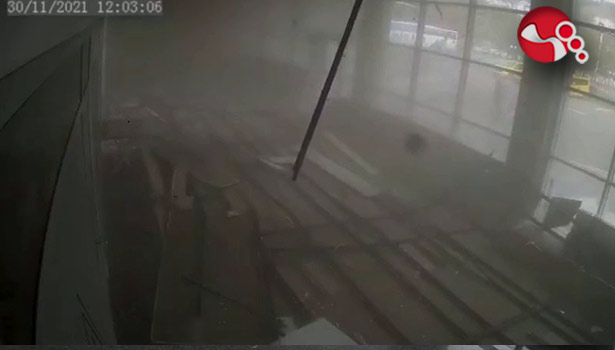 Otobüs Terminalinin çatısı çöktü