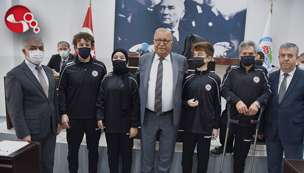 Kdz. Ereğli’nin gururu yelkenciler, Belediye Meclisi’nde ödüllendirildi