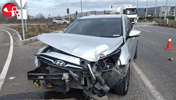 Kavşakta kırmızı ışıkta geçeyim derken...