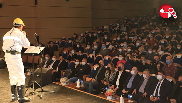 Madencilerden anlamlı günde anlamlı konser