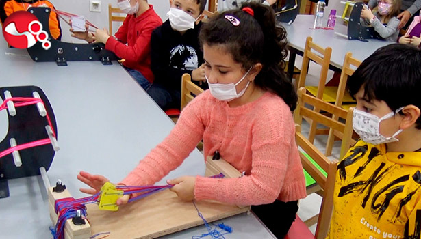 Minik eller dokuma yaptı...