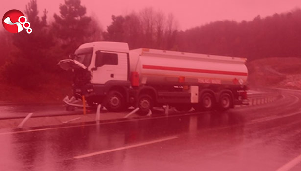 Tanker refüje çarptı,karşı şeride geçti!!!