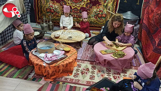 Devrekli minik eller mantı yaptı